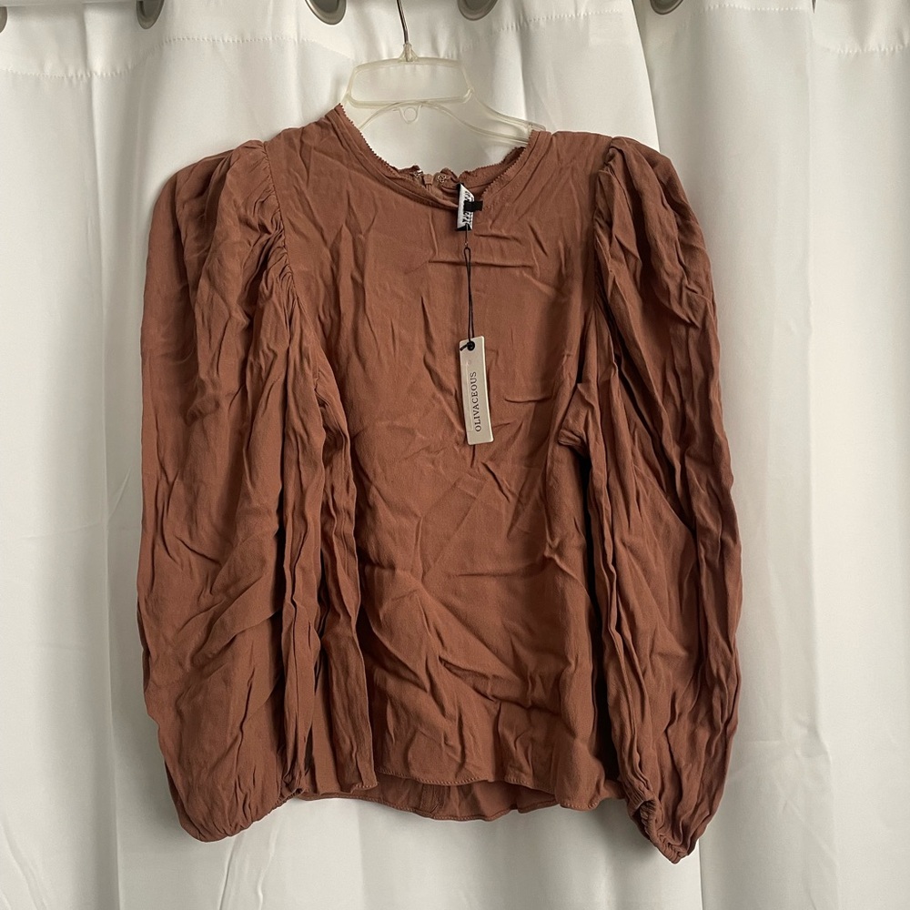 Olivaceous brand new size small top